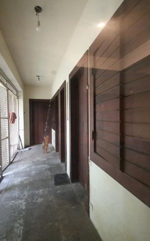 Casa à venda com 1300m², 5 quartos e 6 vagasQuartos de Serviço