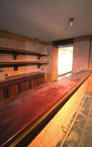 Casa à venda com 1300m², 5 quartos e 6 vagasBar