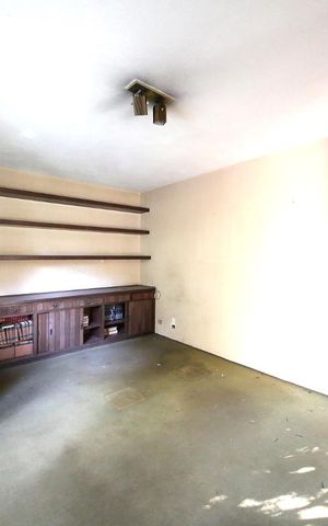 Casa à venda com 1300m², 5 quartos e 6 vagasSala