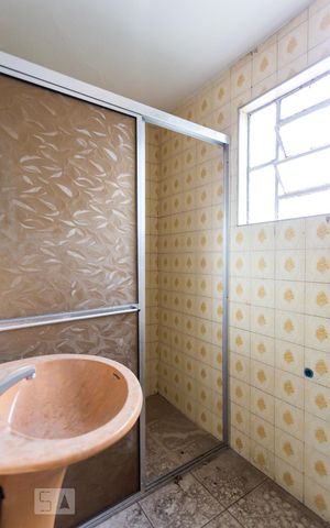 Casa à venda com 100m², 2 quartos e 1 vaga Casa à venda com 100m², 2 quartos e 1 vagaBanheiro