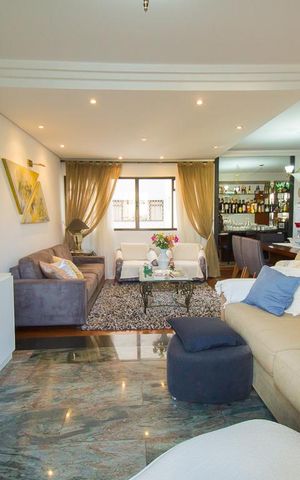 Apartamento à venda com 141m², 3 quartos e 4 vagasSala