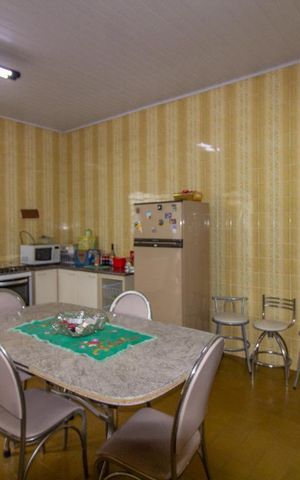 Casa à venda com 147m², 2 quartos e 7 vagas Casa à venda com 147m², 2 quartos e 7 vagasCozinha