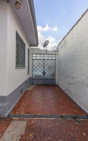Casa à venda com 147m², 2 quartos e 7 vagas Casa à venda com 147m², 2 quartos e 7 vagasGaragem