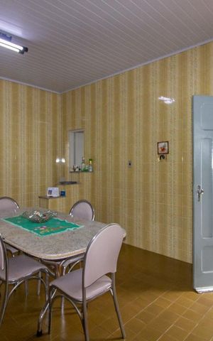 Casa à venda com 147m², 2 quartos e 7 vagas Casa à venda com 147m², 2 quartos e 7 vagasCozinha