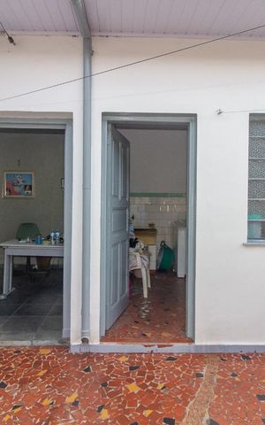 Casa à venda com 147m², 2 quartos e 7 vagas Casa à venda com 147m², 2 quartos e 7 vagasEdicula