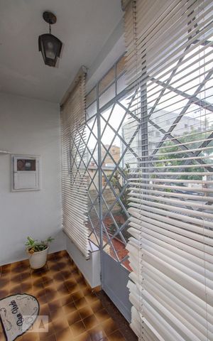 Casa à venda com 147m², 2 quartos e 7 vagas Casa à venda com 147m², 2 quartos e 7 vagasVaranda da Sala
