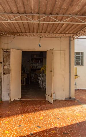 Casa à venda com 147m², 2 quartos e 7 vagas Casa à venda com 147m², 2 quartos e 7 vagasGaragem