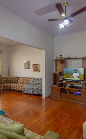 Casa à venda com 147m², 2 quartos e 7 vagas Casa à venda com 147m², 2 quartos e 7 vagasSala