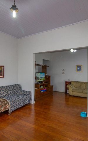 Casa à venda com 147m², 2 quartos e 7 vagas Casa à venda com 147m², 2 quartos e 7 vagasSala