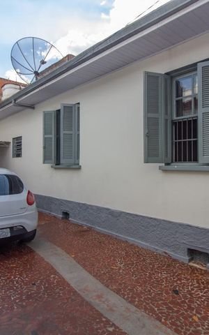 Casa à venda com 147m², 2 quartos e 7 vagas Casa à venda com 147m², 2 quartos e 7 vagasGaragem