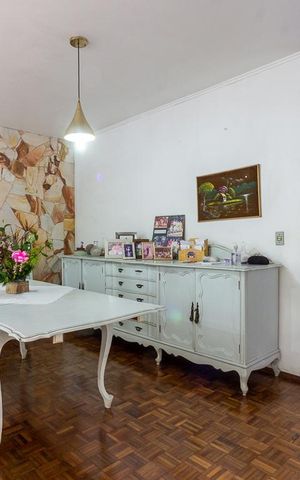 Casa à venda com 350m², 7 quartos e 3 vagas Casa à venda com 350m², 7 quartos e 3 vagasSala
