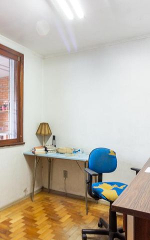 Casa à venda com 350m², 7 quartos e 3 vagas Casa à venda com 350m², 7 quartos e 3 vagasEscritório