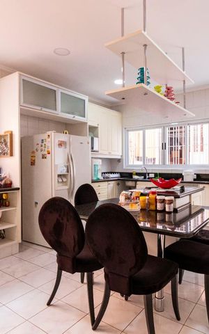 Casa à venda com 200m², 3 quartos e 4 vagas1o. Andar - Cozinha
