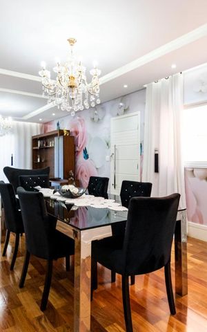 Casa à venda com 200m², 3 quartos e 4 vagas1o. Andar - Sala
