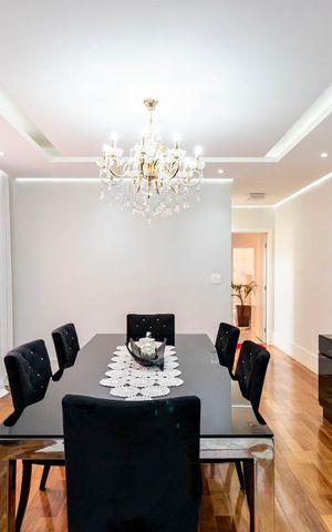 Casa à venda com 200m², 3 quartos e 4 vagas1o. Andar - Sala
