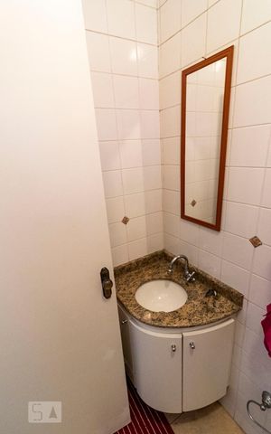 Casa à venda com 200m², 3 quartos e 4 vagasBanheiro de serviço