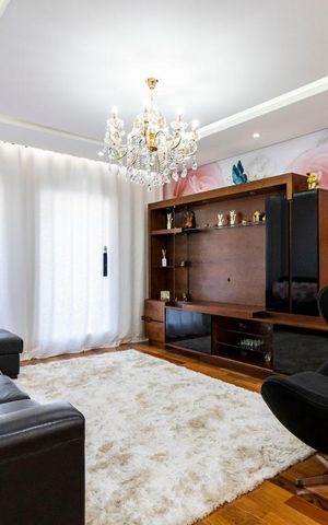 Casa à venda com 200m², 3 quartos e 4 vagas1o. Andar - Sala