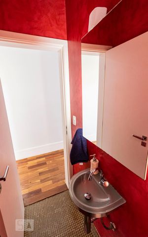 Casa à venda com 200m², 3 quartos e 4 vagas1o. Andar - Lavabo