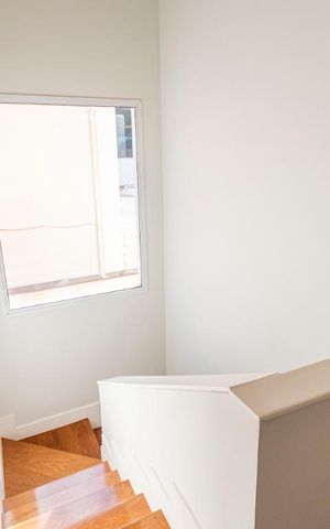 Casa à venda com 200m², 3 quartos e 4 vagas2o. Andar - Escadas