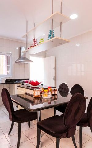 Casa à venda com 200m², 3 quartos e 4 vagas1o. Andar - Cozinha