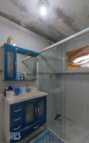 Casa à venda com 200m², 3 quartos e 2 vagasBanheiro