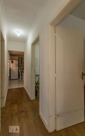 Casa à venda com 200m², 3 quartos e 2 vagasCorredor