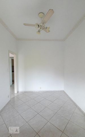 Casa para alugar com 100m², 3 quartos e sem vaga Casa para alugar com 100m², 3 quartos e sem vagaQuarto 1