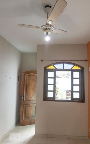 Casa para alugar com 100m², 3 quartos e sem vaga Casa para alugar com 100m², 3 quartos e sem vagaDetalhe da Copa