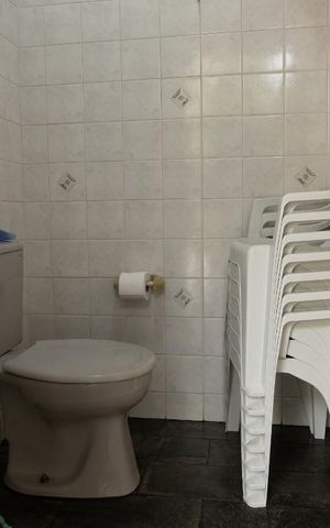 Casa à venda com 320m², 5 quartos e 4 vagas Casa à venda com 320m², 5 quartos e 4 vagasBanheiro Social 2
