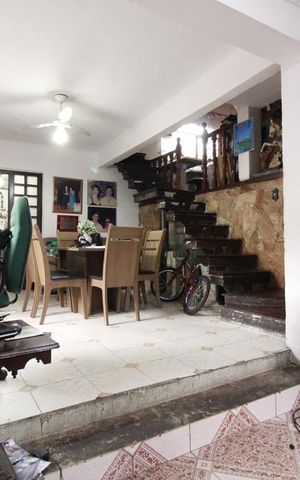 Casa à venda com 250m², 2 quartos e 3 vagasSala