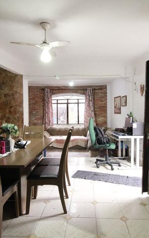 Casa à venda com 250m², 2 quartos e 3 vagasSala