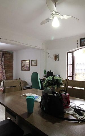 Casa à venda com 250m², 2 quartos e 3 vagasSala