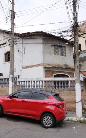 Casa à venda com 250m², 2 quartos e 3 vagasFachada