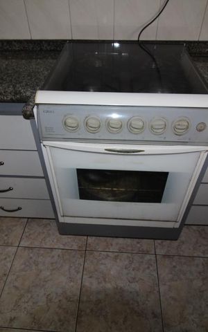 Casa à venda com 316m², 3 quartos e 3 vagasCozinha fogão