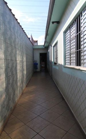 Casa à venda com 316m², 3 quartos e 3 vagasCorredor lateral