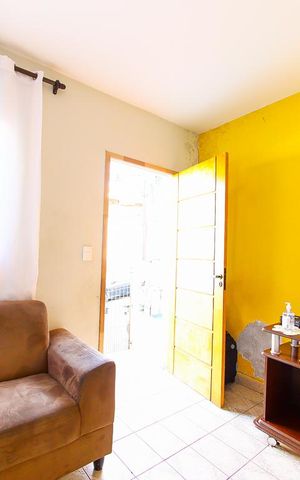 Casa à venda com 141m², 4 quartos e sem vaga Casa à venda com 141m², 4 quartos e sem vagaSala