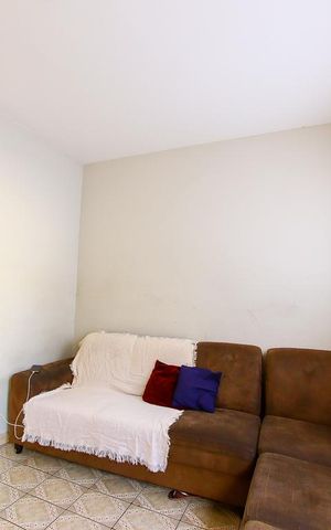 Casa à venda com 141m², 4 quartos e sem vaga Casa à venda com 141m², 4 quartos e sem vagaSala