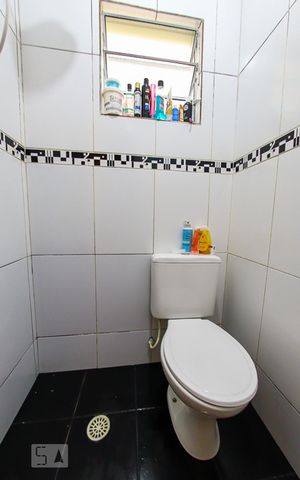 Casa à venda com 141m², 4 quartos e sem vaga Casa à venda com 141m², 4 quartos e sem vagaBanheiro