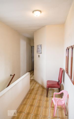 Casa à venda com 120m², 4 quartos e 3 vagas Casa à venda com 120m², 4 quartos e 3 vagasCorredor
