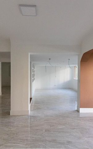 Apartamento à venda com 210m², 3 quartos e 4 vagas Apartamento à venda com 210m², 3 quartos e 4 vagasSala