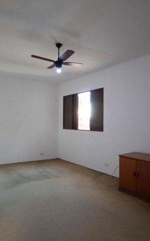 Casa à venda com 500m², 8 quartos e 3 vagas Casa à venda com 500m², 8 quartos e 3 vagasQuarto 2