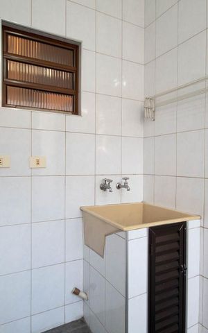 Casa à venda com 500m², 8 quartos e 3 vagas Casa à venda com 500m², 8 quartos e 3 vagasÁrea de Serviço