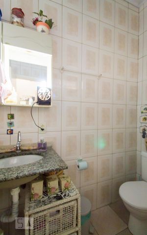 Casa à venda com 98m², 2 quartos e sem vagaBanheiro 