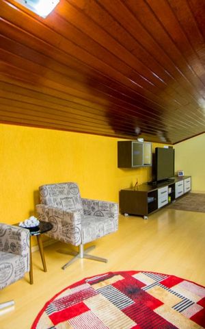Casa à venda com 348m², 4 quartos e 4 vagas Casa à venda com 348m², 4 quartos e 4 vagasSala de TV