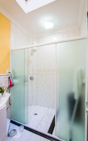 Casa à venda com 348m², 4 quartos e 4 vagas Casa à venda com 348m², 4 quartos e 4 vagasBanheiro do Quarto 1