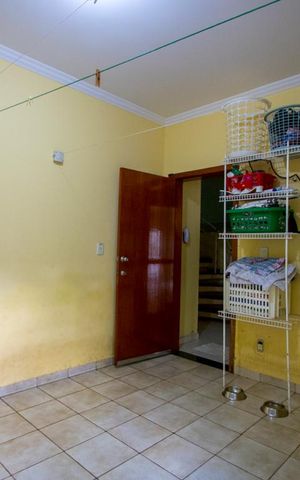 Casa à venda com 348m², 4 quartos e 4 vagas Casa à venda com 348m², 4 quartos e 4 vagasÁrea de Serviço