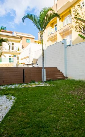 Casa à venda com 348m², 4 quartos e 4 vagas Casa à venda com 348m², 4 quartos e 4 vagasJardim