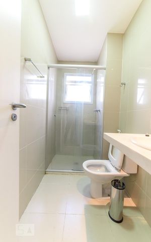 Apartamento para alugar com 100m², 3 quartos e 1 vaga Apartamento para alugar com 100m², 3 quartos e 1 vagaBanheiro da Suíte
