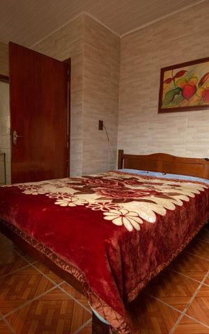 Casa à venda com 160m², 4 quartos e 3 vagas Casa à venda com 160m², 4 quartos e 3 vagasSuíte