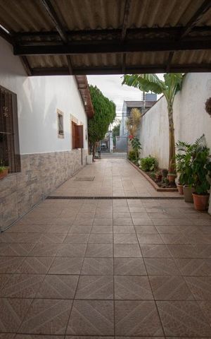 Casa à venda com 160m², 4 quartos e 3 vagas Casa à venda com 160m², 4 quartos e 3 vagasGaragem